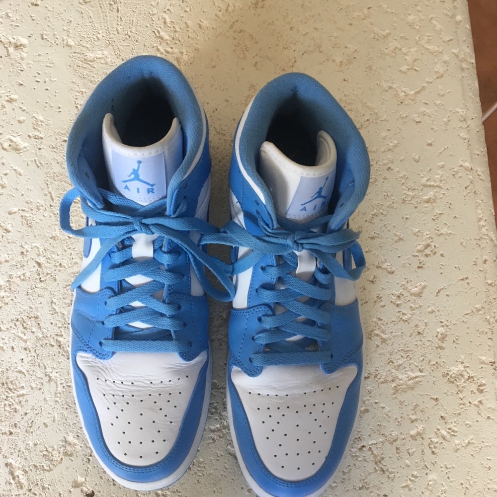 Air Jordan Men’s UNC blue & white mid tops